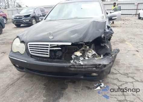 2003 Mercedes-Benz C 240 z USA, uszkodzony, nr VIN WDBRF81J13F427652